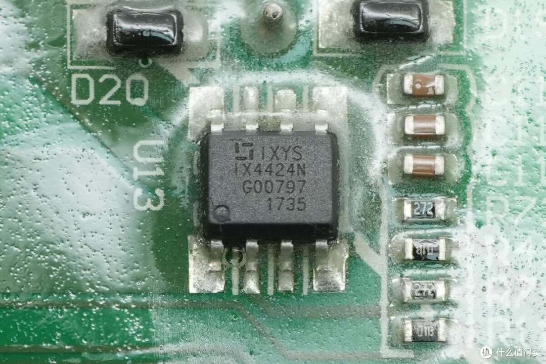 输出电流高达133A!比特大陆1600W算力电源拆解