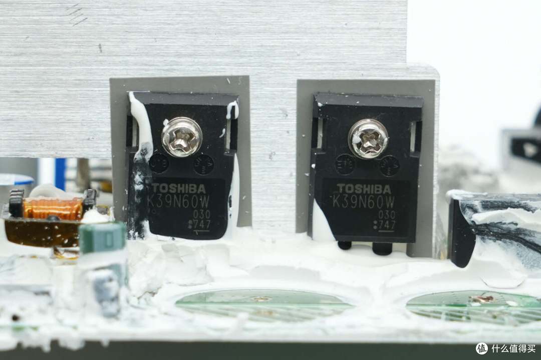 输出电流高达133A!比特大陆1600W算力电源拆解