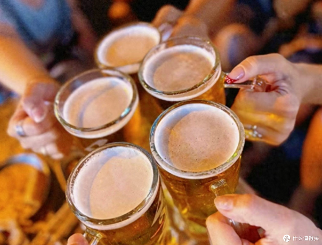 三伏天喝“白酒”好还是“啤酒”好?“两喝两不喝”,爽快不伤身