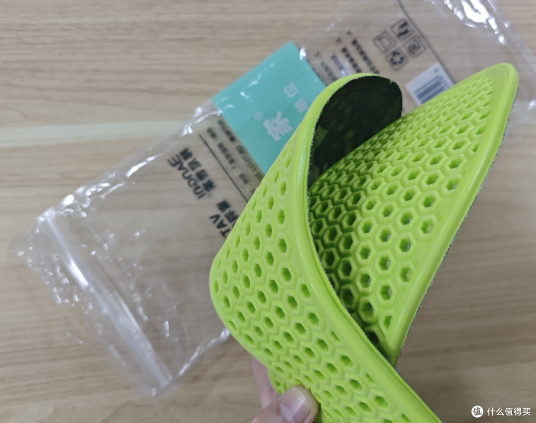 密集的螺母减震纹