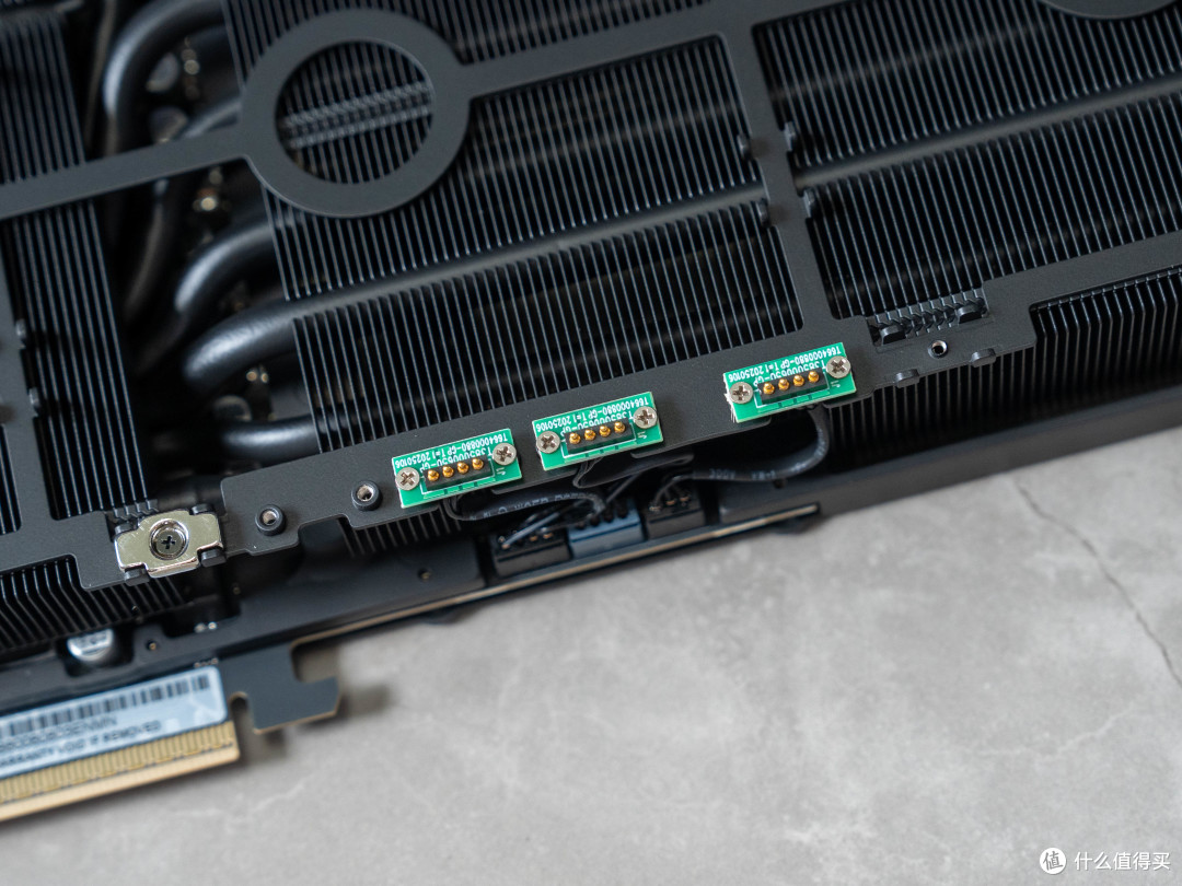 磁吸自由+纯黑美学:影驰RTX 5070 Ti 星曜 NOX OC显卡测评