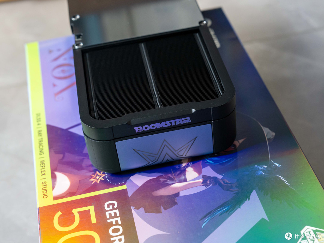 磁吸自由+纯黑美学:影驰RTX 5070 Ti 星曜 NOX OC显卡测评