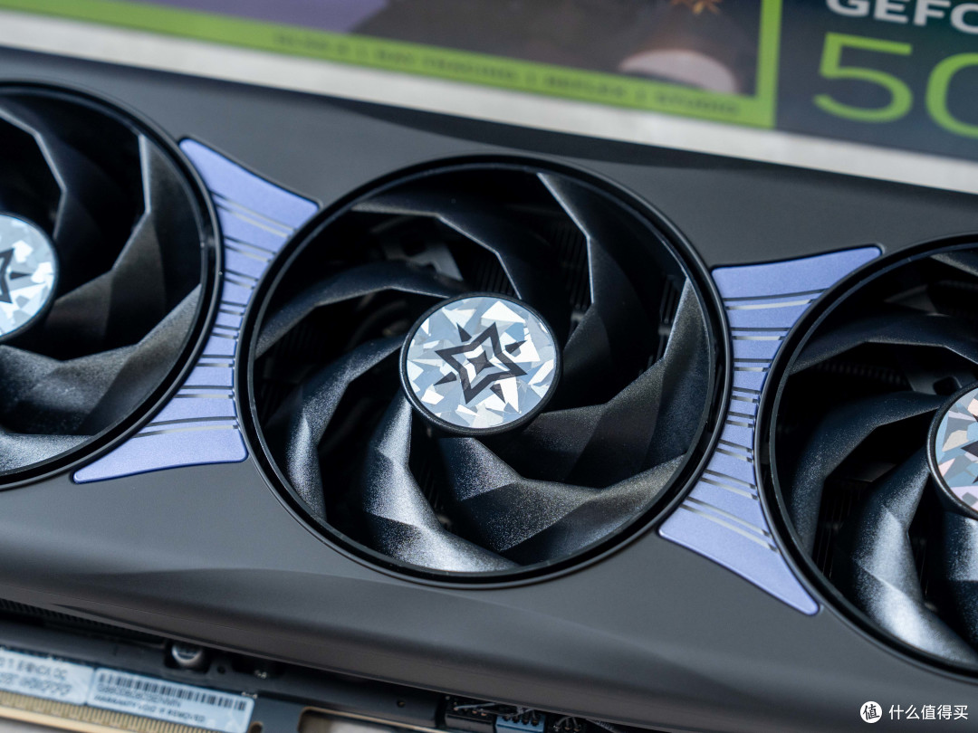 磁吸自由+纯黑美学:影驰RTX 5070 Ti 星曜 NOX OC显卡测评