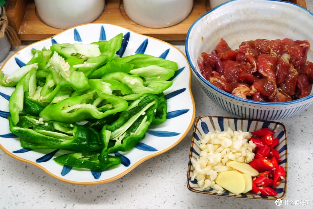 独自在家时，最爱的一道主食，三两下做好，有菜有饭，解馋还省事