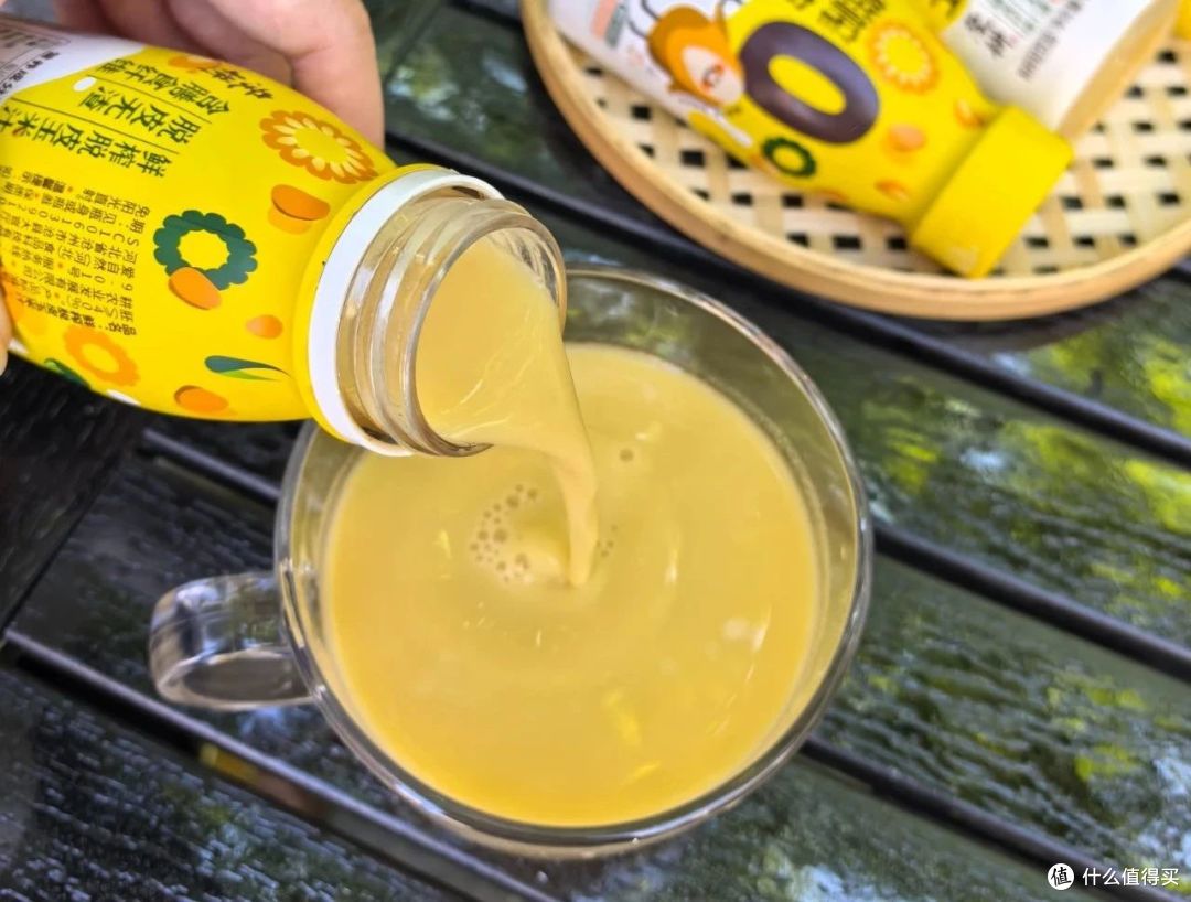 金黄如蜜,这杯脱皮玉米汁藏着夏日的清甜密码