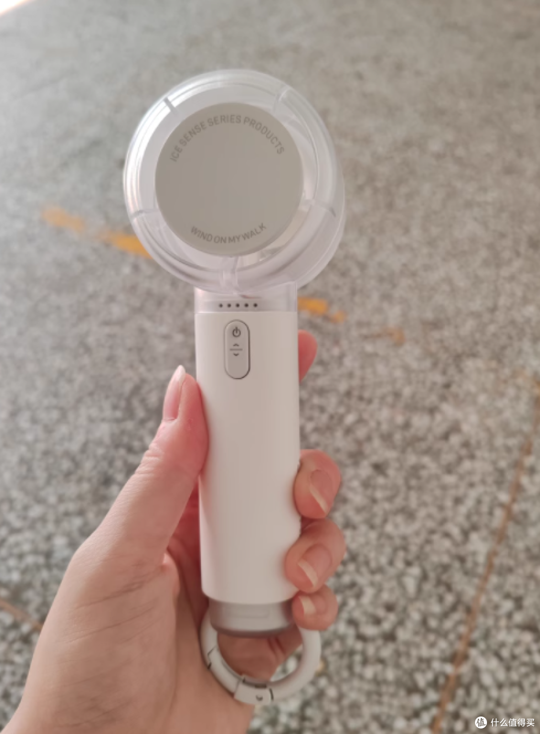 艾美特 free1 迷你小风扇:夏日清凉的贴身伴侣