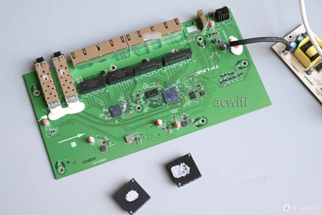 TP-LINK新款企业路由 TL-ER3228ET 拆机双10G+4个2.5G+4个1G