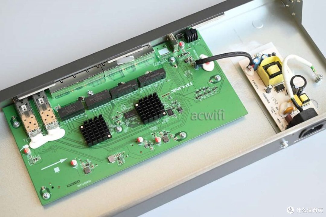TP-LINK新款企业路由 TL-ER3228ET 拆机双10G+4个2.5G+4个1G