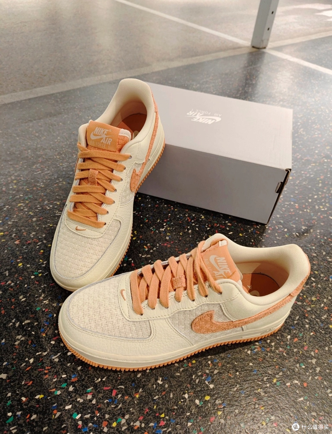 “奶茶”上脚是什么感觉?——Nike Air Force 1 '07 女款米色系开箱