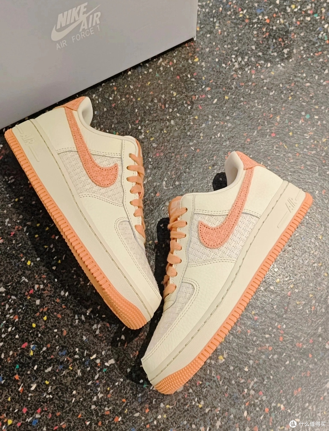 “奶茶”上脚是什么感觉?——Nike Air Force 1 '07 女款米色系开箱