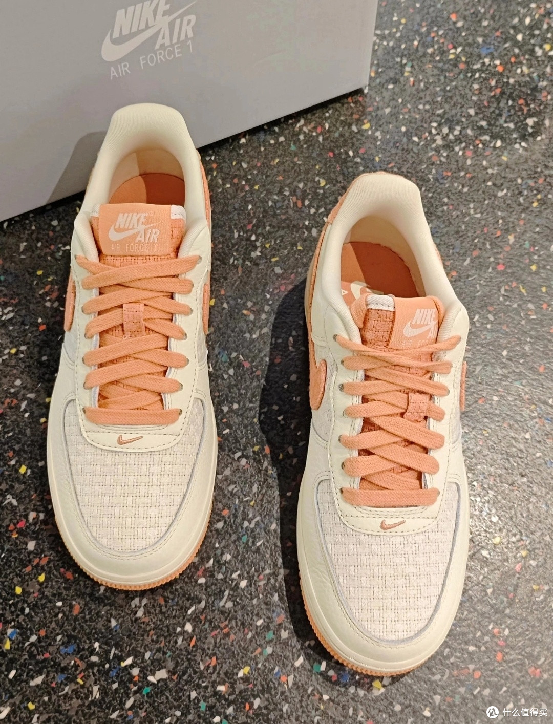 “奶茶”上脚是什么感觉?——Nike Air Force 1 '07 女款米色系开箱