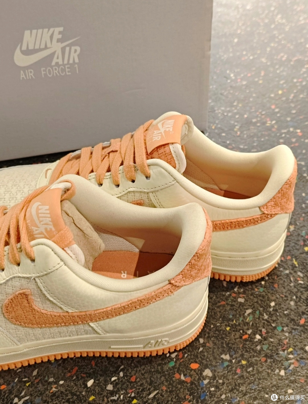“奶茶”上脚是什么感觉?——Nike Air Force 1 '07 女款米色系开箱