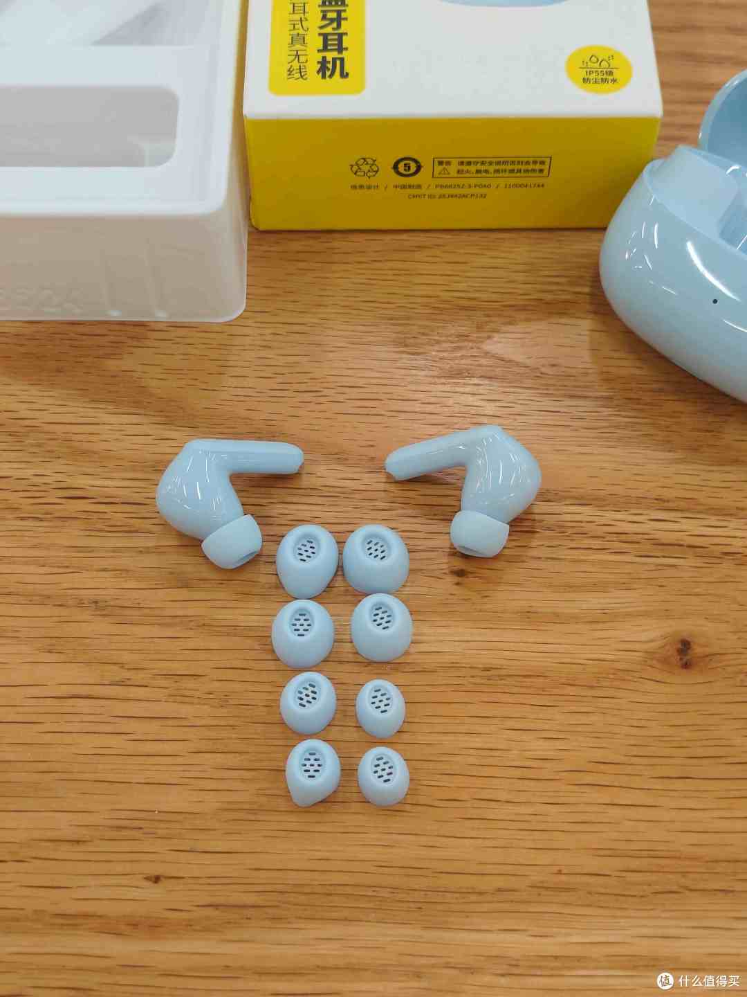 耳机一戴,噪音拜拜!地铁通勤,秒变包场自在~