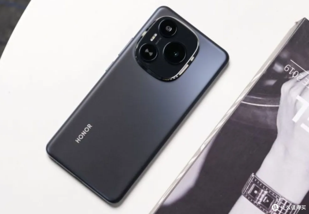 荣耀“用力过猛”,8000mAh+卫星消息,顶配版国补后跌至1887元