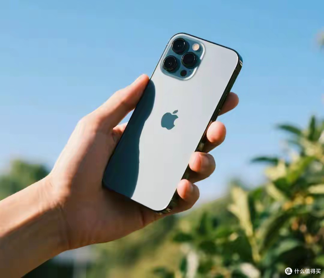 iPhone 13 Pro Max尝鲜iOS 18.6:信号稳了,后台活了,续航有惊喜!