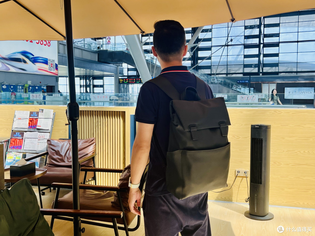 通勤差旅时尚党锁死!地平线8号无界背包,立体廓形打造行走艺术