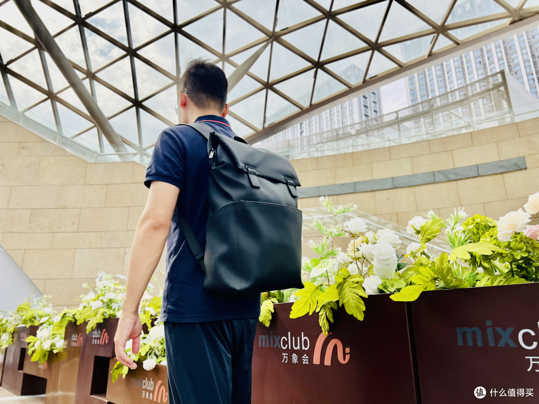通勤差旅时尚党锁死!地平线8号无界背包,立体廓形打造行走艺术