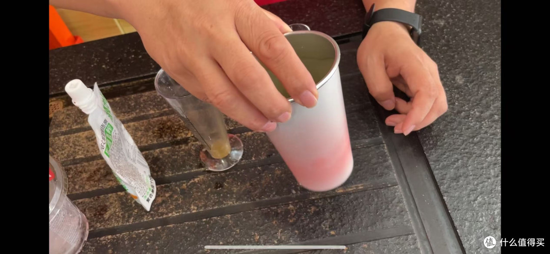 在家调酱酒鸡尾酒：低成本易操作，冰杯变色超吸睛