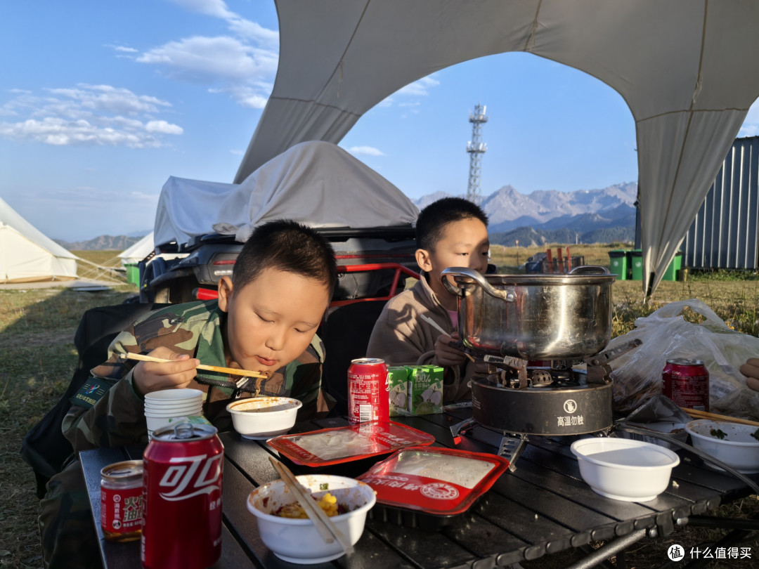 天边万里晴空  我们吃饭啦