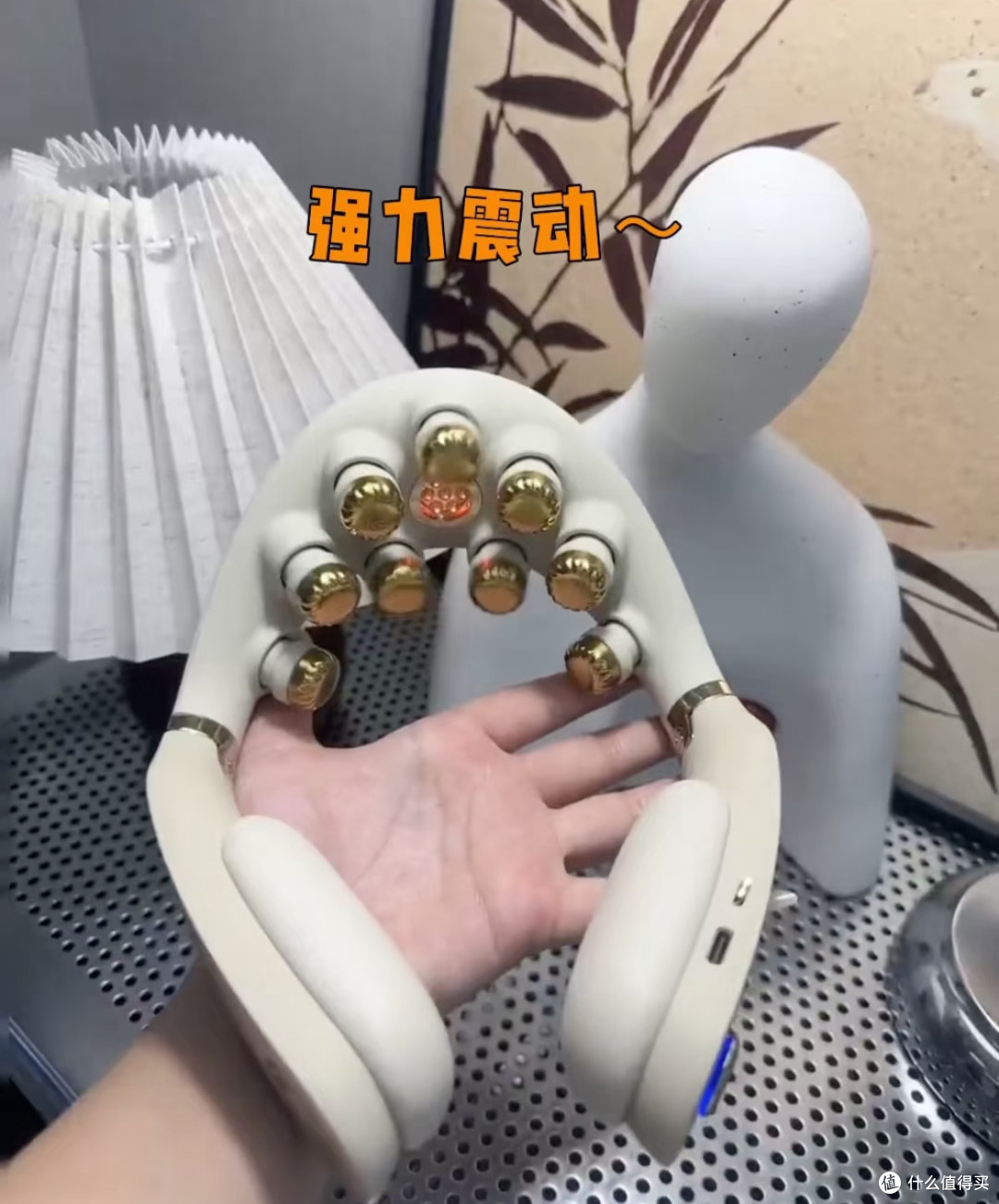 SKG折叠颈部按摩仪缓解脖子疼痛