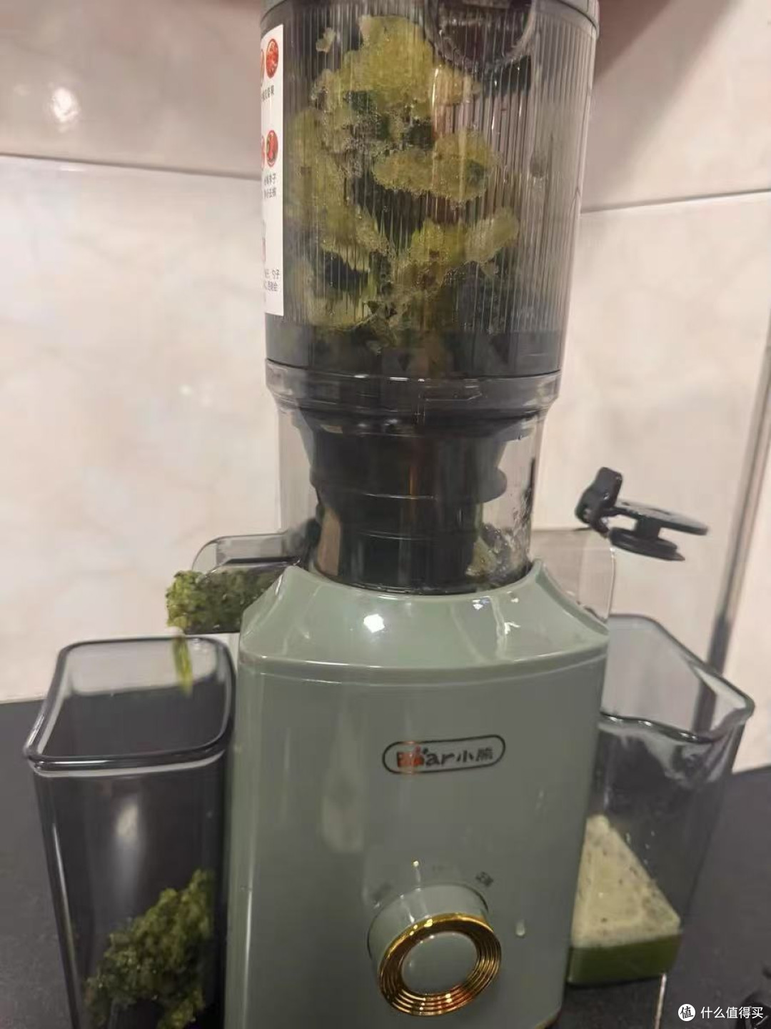 轻松榨汁，小熊榨汁机操作简单