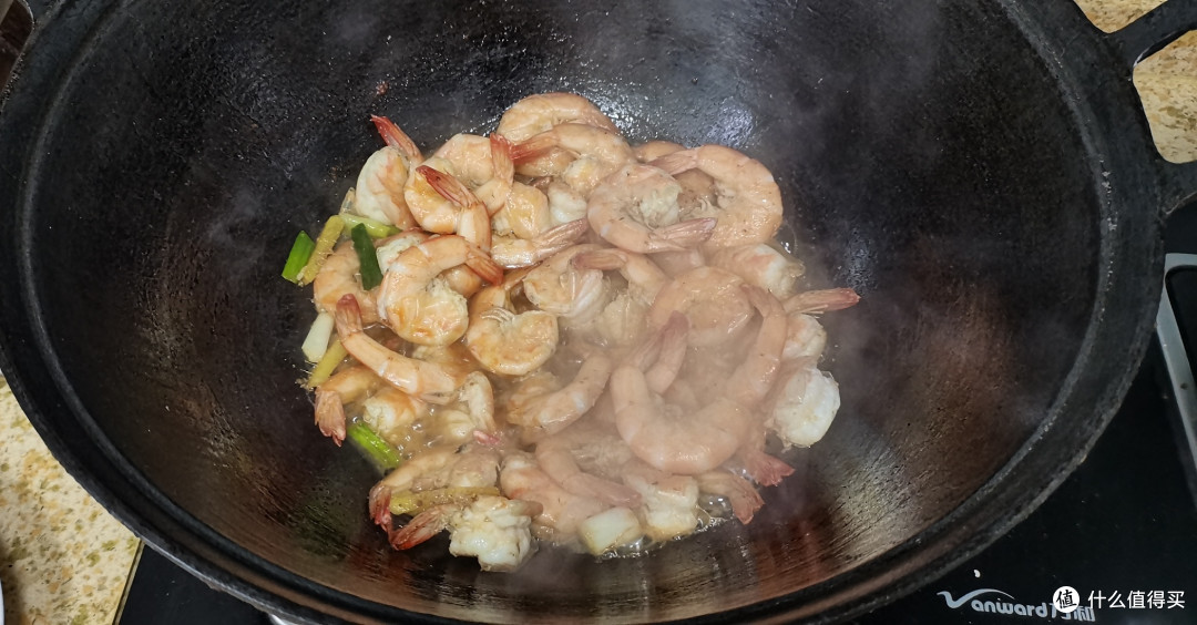 周末宅家:一锅油焖大虾里的烟火浪漫