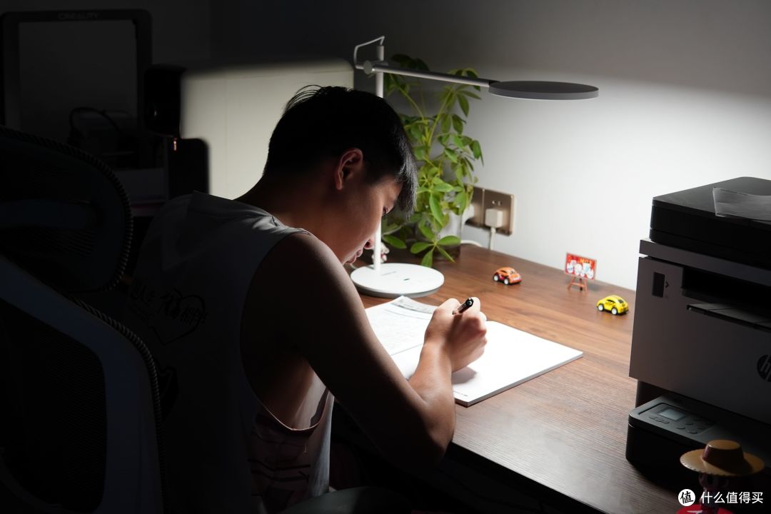 13项黑科技加持，适合学生使用的护眼神器——书客L1护眼台灯
