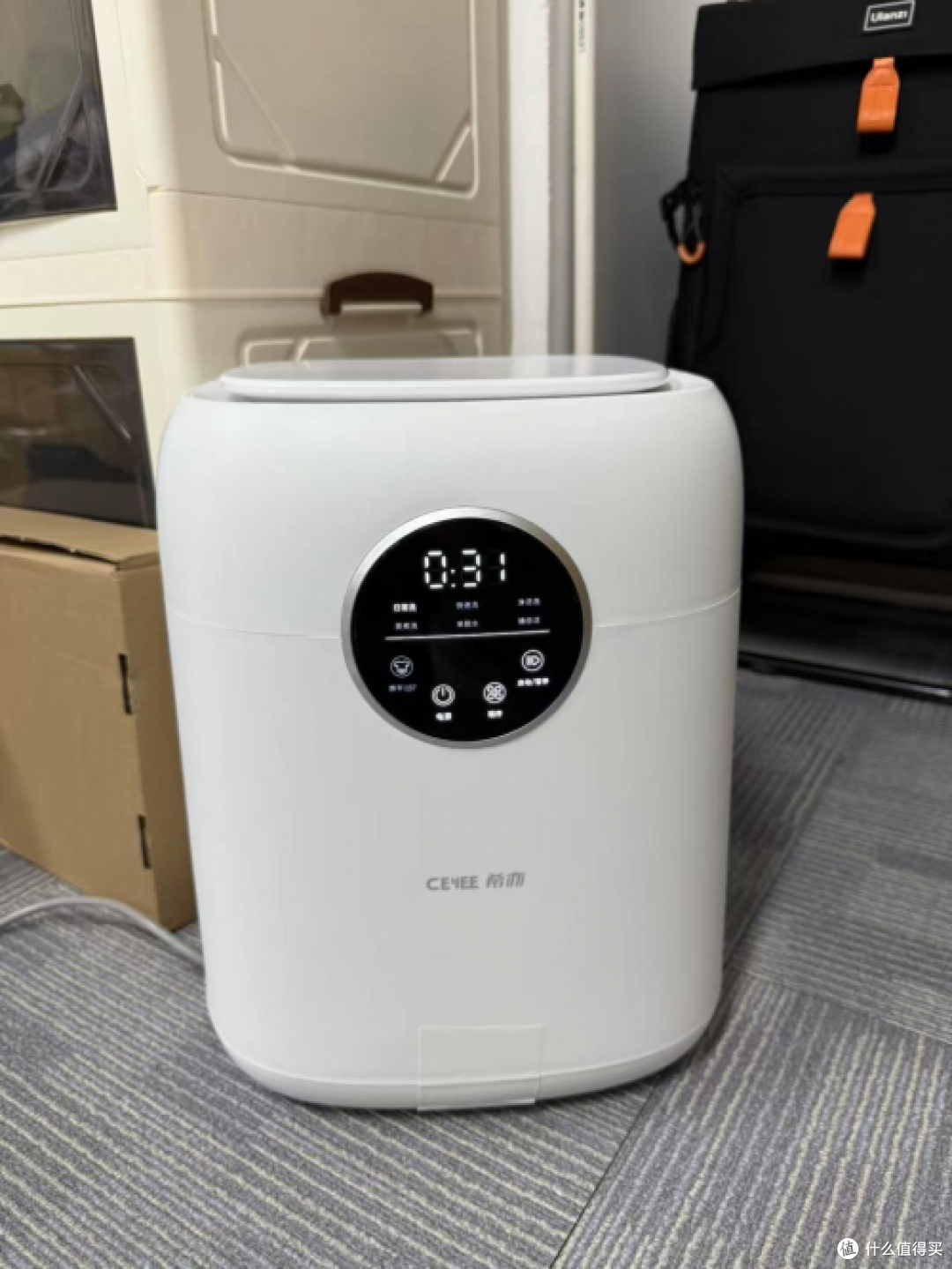 对忙碌的职场人来说,你会推荐花小两千购入内衣洗衣机吗?