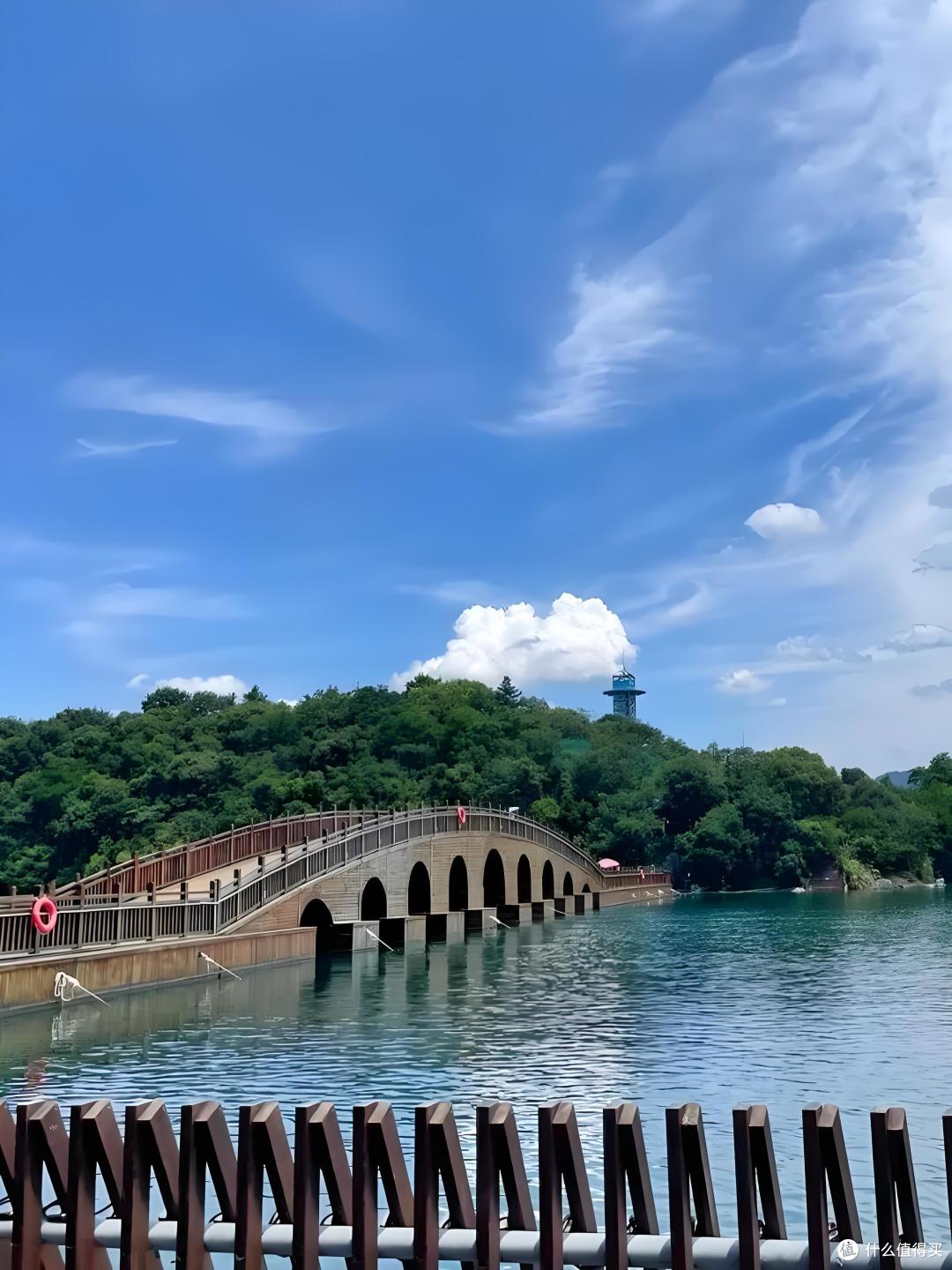 夏天溜娃不费妈！庐山西海，孩子撒欢家长躺平，清凉又好耍