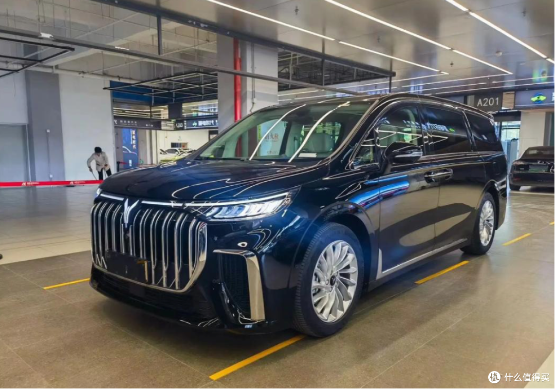 2026款岚图梦想家谍照,高调秀“真800V+5C超充”,香不香?