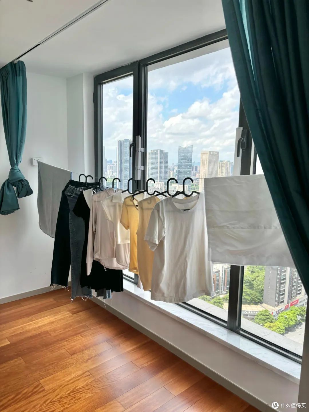 被邻居家的“高级晾衣法”折服了,换个思路,简直好用到离谱