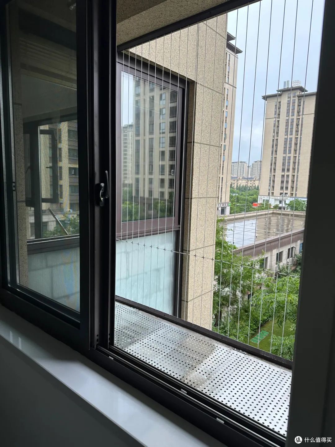 被邻居家的“高级晾衣法”折服了,换个思路,简直好用到离谱