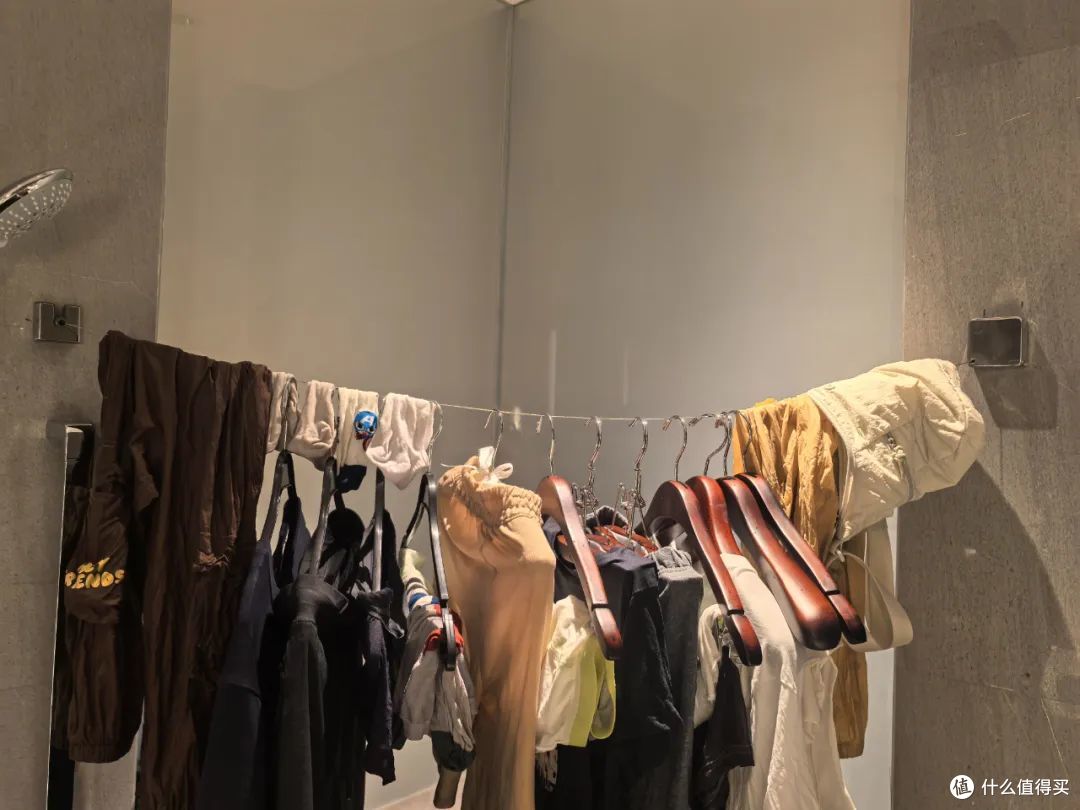 被邻居家的“高级晾衣法”折服了,换个思路,简直好用到离谱