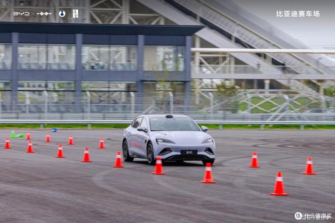 比亚迪赛车场盛大开业 打造“全民赛道 全场好玩”新体验