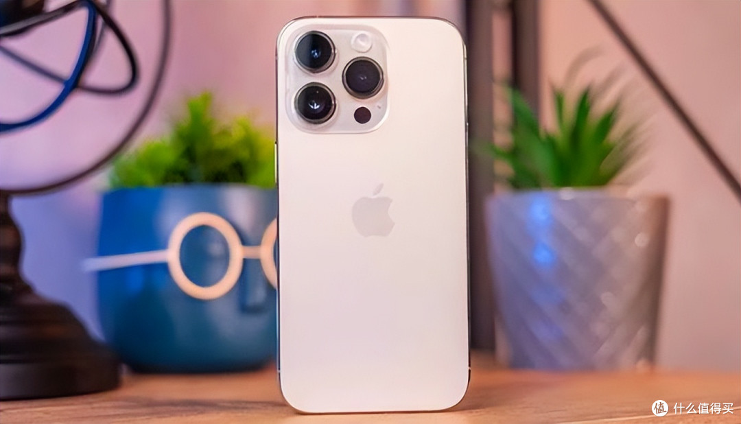 别再花冤枉钱换手机!iPhone15用5年流畅的底气,藏在这4个细节里
