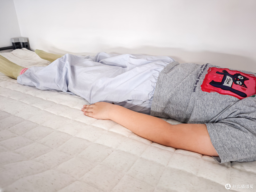 宿舍睡眠升级指南:栖作奇遇满分薄垫,彻底告别硬板床不适