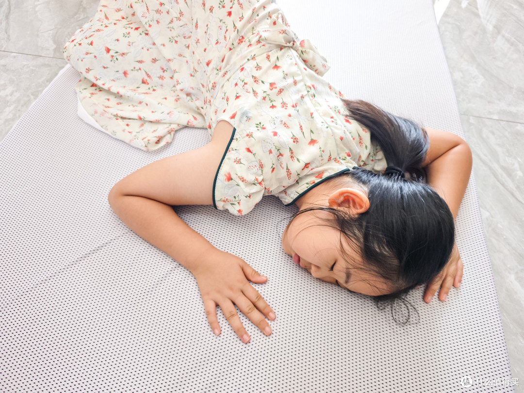 宿舍睡眠升级指南:栖作奇遇满分薄垫,彻底告别硬板床不适