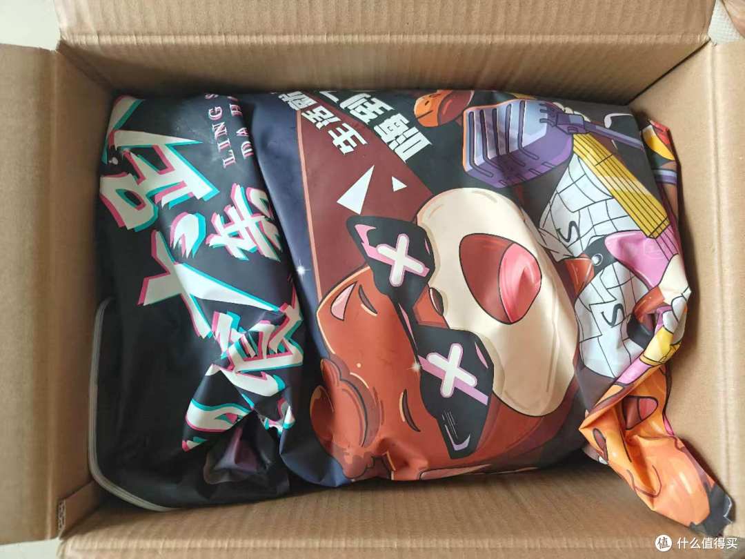 巨型零食的浪漫革命:三只松鼠轰趴礼包深度测评