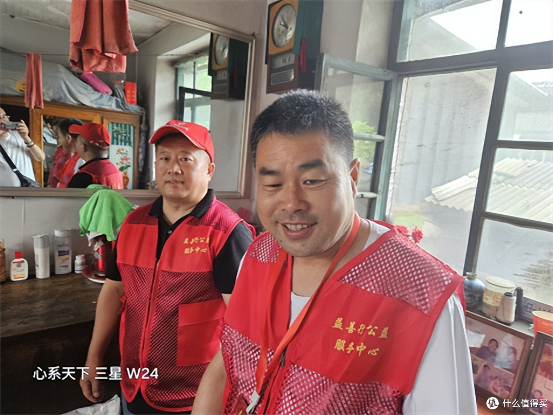 青龙满族自治县益善行公益服务中心走进马丈子村 情暖困难户