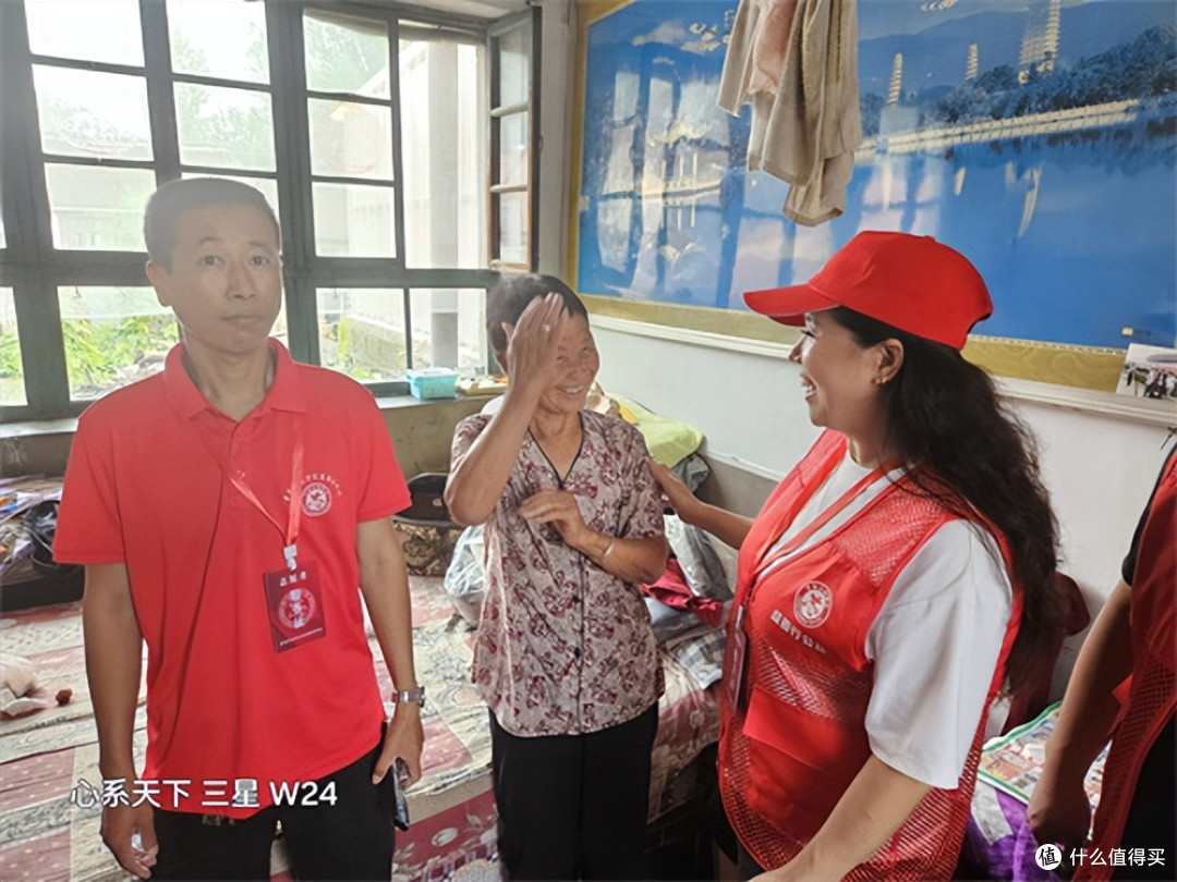 青龙满族自治县益善行公益服务中心走进马丈子村 情暖困难户