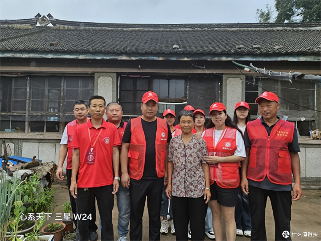 青龙满族自治县益善行公益服务中心走进马丈子村 情暖困难户