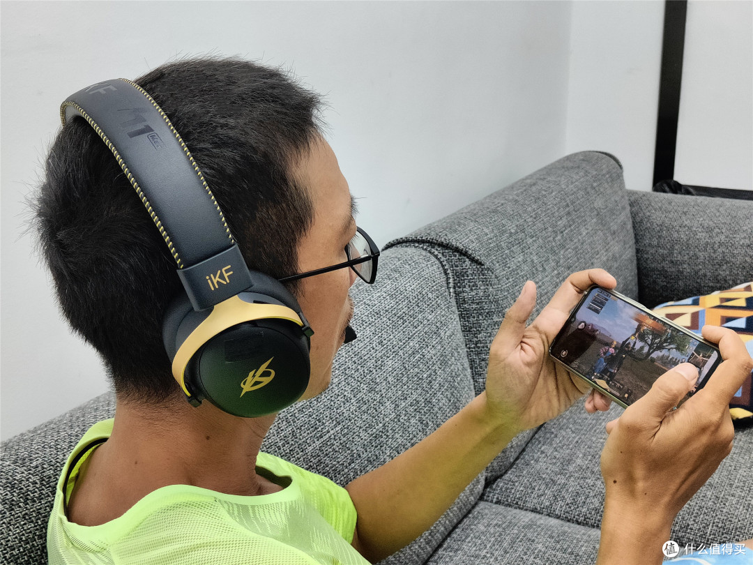 黑金色 iKF V11 Max 上手：冰感耳罩 + 四模连接，超强开黑神器