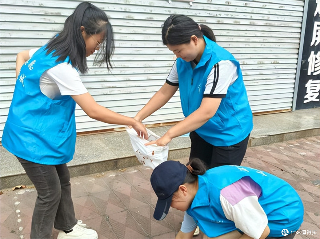 山西吕梁:净城行动暖人心 生态日里绘青绿