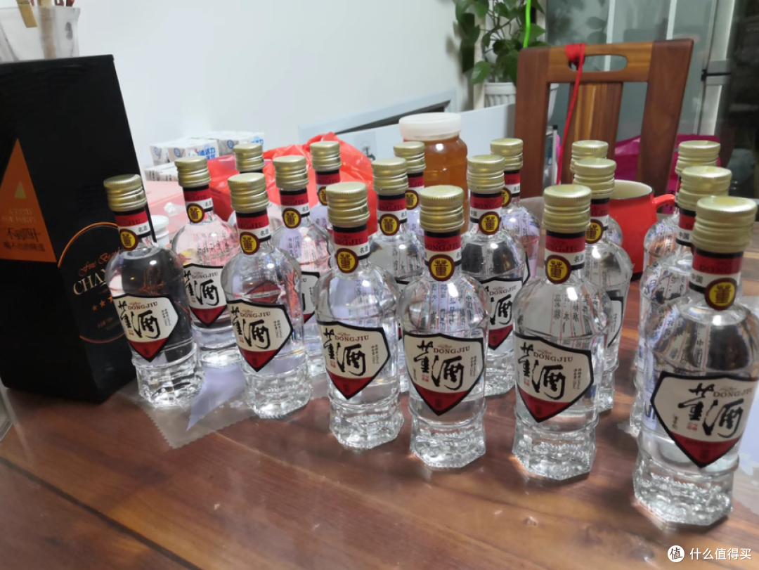 这瓶 1989 年金奖复刻董酒,把 34 年的传奇装进 125ml 小瓶里