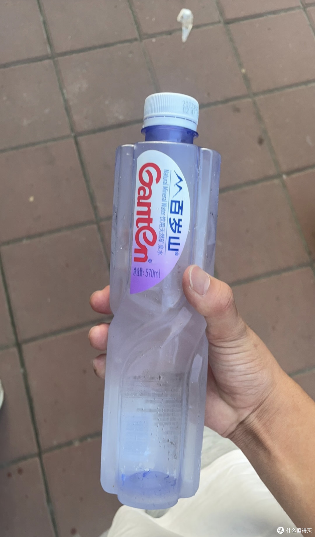 解锁喝水新境界!百岁山天然矿泉水,真的太上头了!