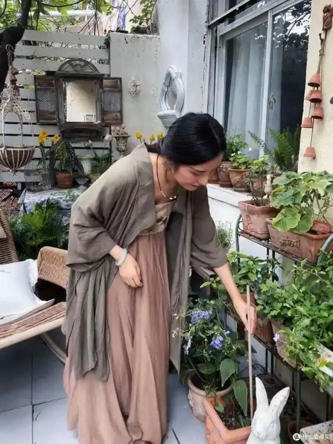 安徽一太太的院子火了,种满鲜花,似人间仙境,一看就不是摆拍