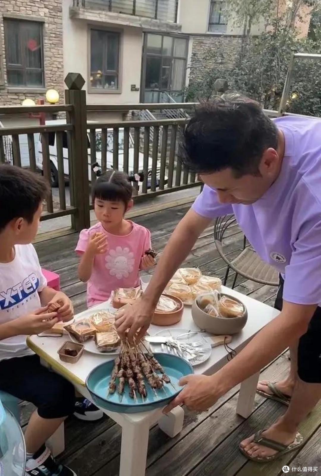 歌手“黄征”的院子火了,仅一菜园子就圈粉百万,一看就不是摆拍