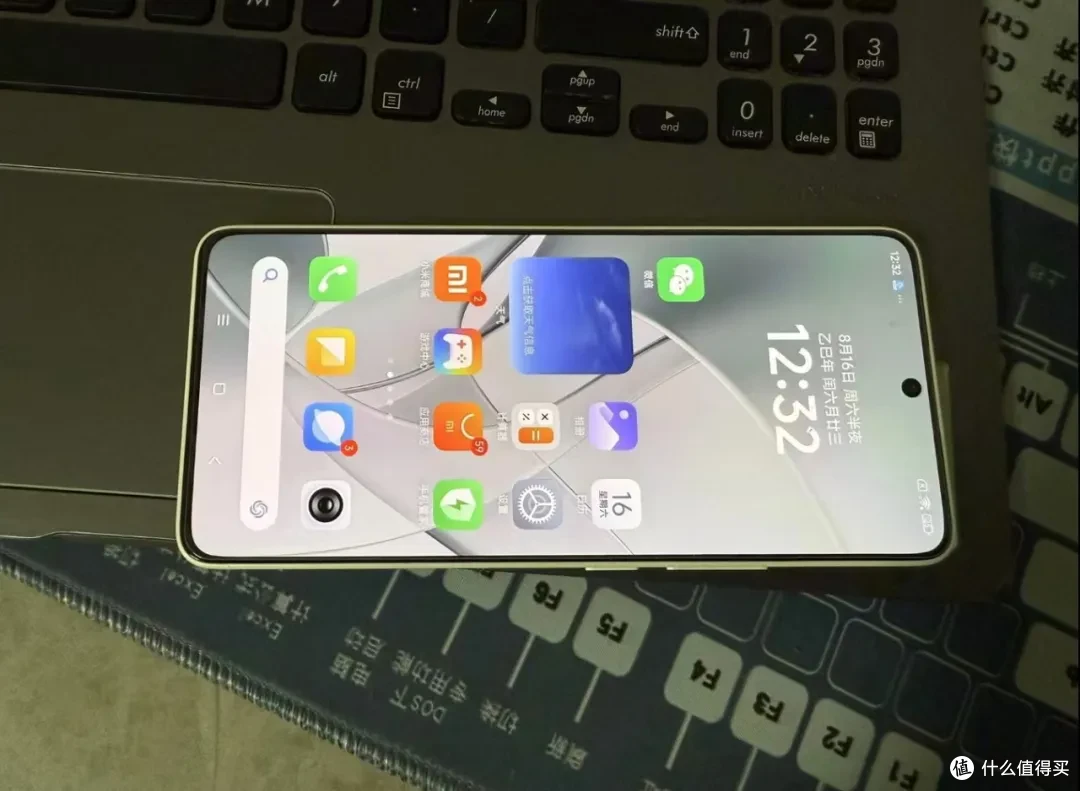 800元的骁龙8s直屏神机，标配12G+256G存储，跑分175万