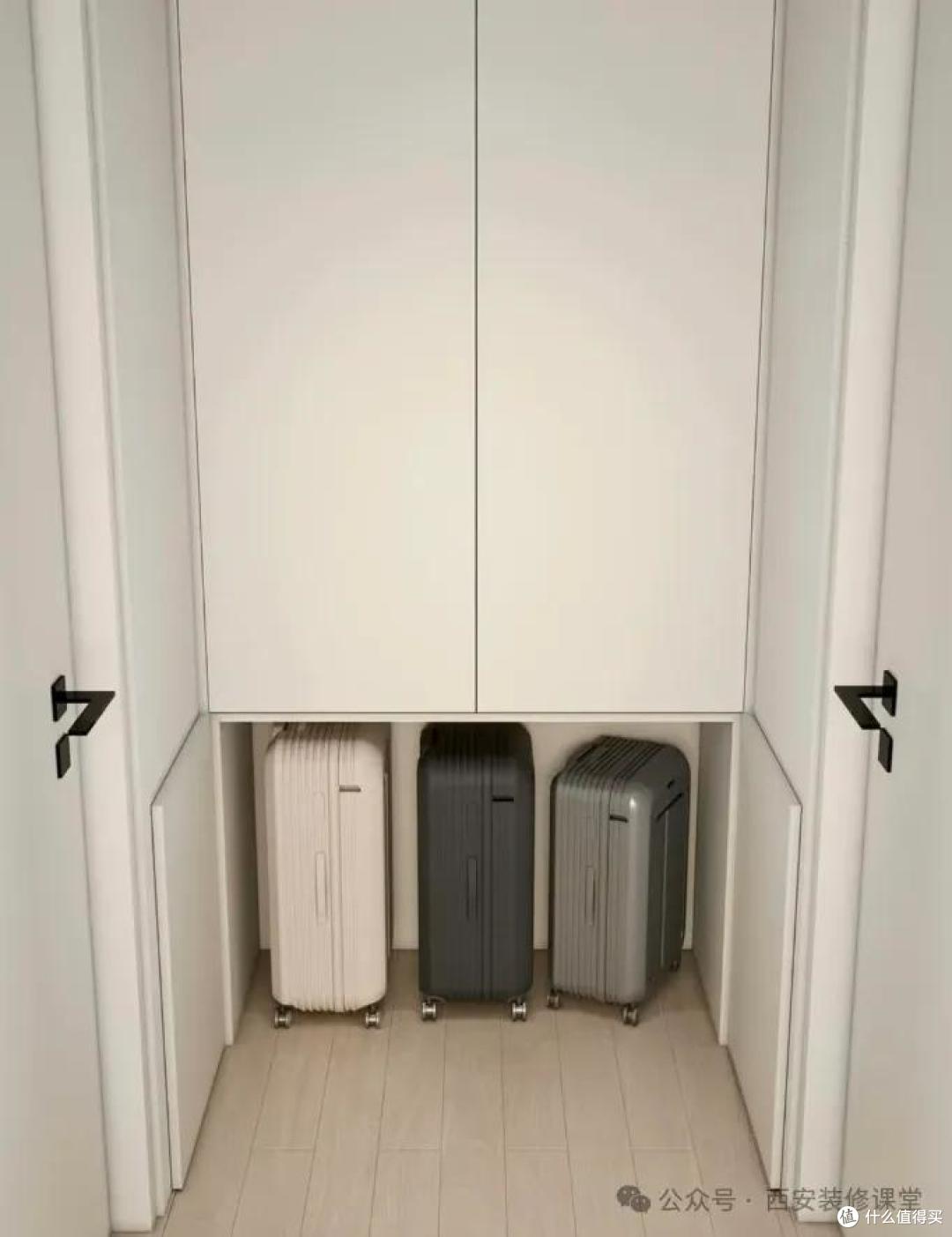 入住久了才醒悟:过道挂画是 “伪精致”!做收纳才是真聪明