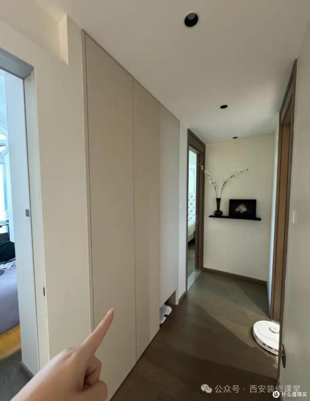 入住久了才醒悟:过道挂画是 “伪精致”!做收纳才是真聪明